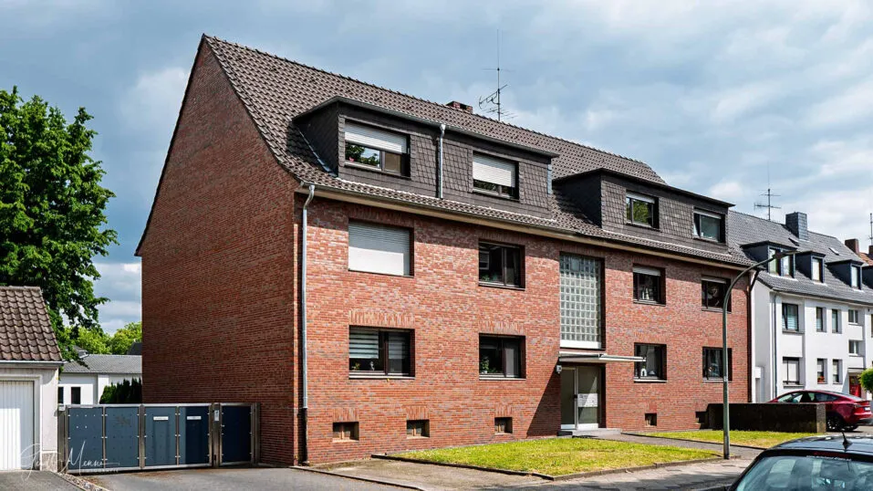 Immobilienmakler Bochum Gerdt Menne MehrFamilienHaus kaufen in Bochum Wattenscheid hier 1a Ansicht Strasse
