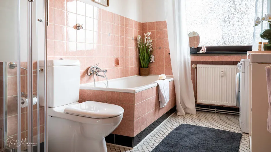 Immobilienmakler Bochum Gerdt Menne MehrFamilienHaus kaufen in Bochum Wattenscheid hier 6a Ansicht Bad